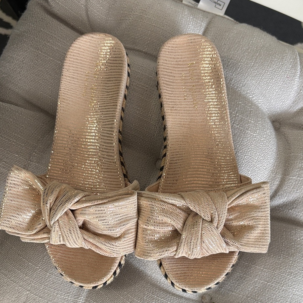 Kate Spade size 5 Women’s Slide Sandals with Bow Accent in Champagne